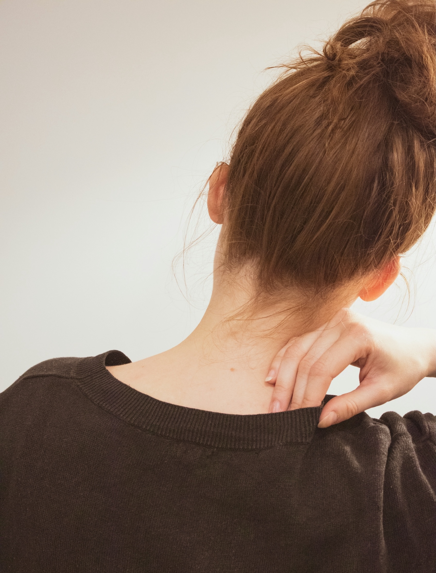 Full‑Body Lymph Refresh: Gentle Self‑Massage for Lightness & Calm